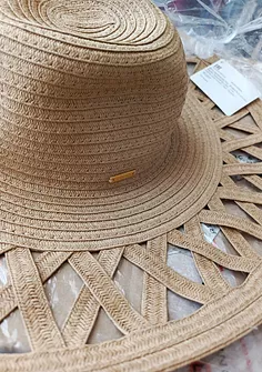 Шляпа пляжная с узорными полями